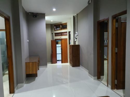 https://rentonesia-files.s3.ap-southeast-1.amazonaws.com/attachment/202208/16-crf1jb--5658_3.jpg