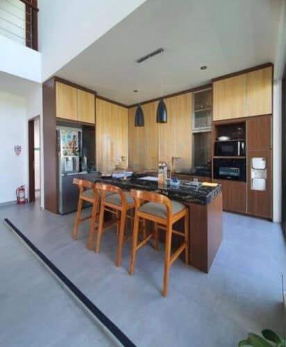 https://rentonesia-files.s3.ap-southeast-1.amazonaws.com/tinggal-production/attachment/202410/29-hq6sge--hanbrighton-cocok-untuk-hunian-ataupun-investasi-villa-baru-2-lt-31-kt-kerobokan-3-412x500.jpg