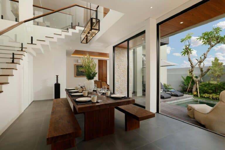 https://rentonesia-files.s3.ap-southeast-1.amazonaws.com/tinggal-production/attachment/202410/29-ky2buf--hanbrighton-jual-villa-baru-minimalis-modern-2-lt-41-kt-banjar-semer-kerobokan-4-768x512.jpg