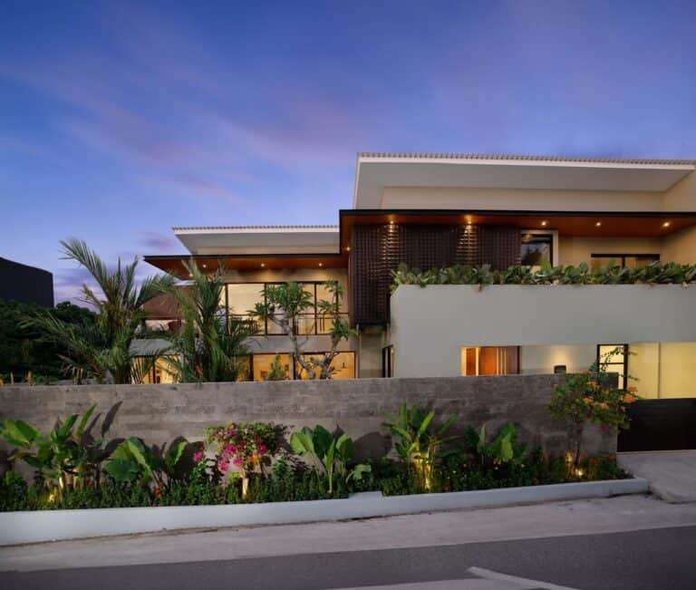 https://rentonesia-files.s3.ap-southeast-1.amazonaws.com/tinggal-production/attachment/202410/29-q81i8f--hanbrighton-jual-villa-baru-minimalis-modern-2-lt-41-kt-banjar-semer-kerobokan-1-768x651.jpg