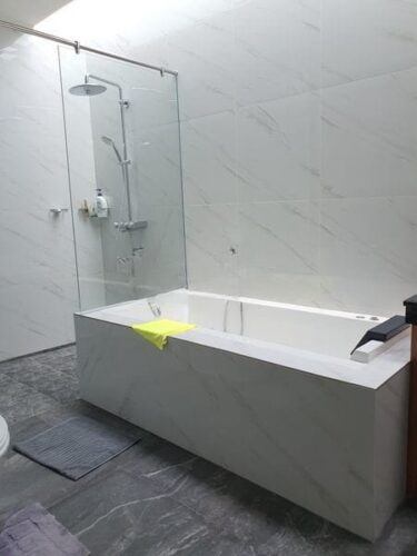 https://rentonesia-files.s3.ap-southeast-1.amazonaws.com/tinggal-production/attachment/202410/29-qovu05--hanbrighton-cocok-untuk-hunian-ataupun-investasi-villa-baru-2-lt-31-kt-kerobokan-7-375x500.jpg