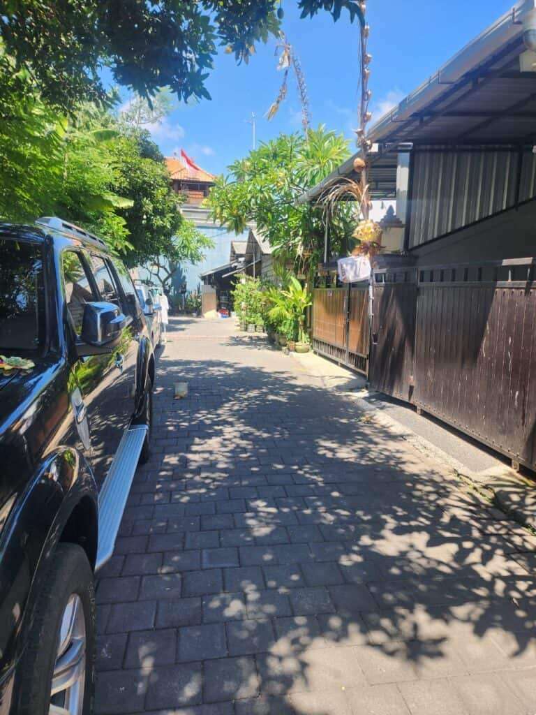 https://rentonesia-files.s3.ap-southeast-1.amazonaws.com/tinggal-production/attachment/202411/03-7tl7mf--hanbrighton-jual-rumah-hadap-selatan-2-kt-soka-kesiman-area-sanur-3-768x1024.jpg