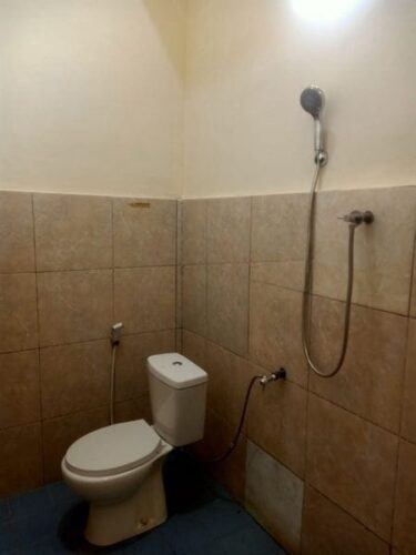 https://rentonesia-files.s3.ap-southeast-1.amazonaws.com/tinggal-production/attachment/202411/03-bvt2ki--hanbrighton-jual-rumah-eks-hotel-melati-cocok-untuk-rumah-kost-pidada-denpasar-7-375x500.jpg