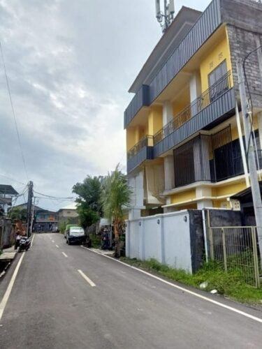https://rentonesia-files.s3.ap-southeast-1.amazonaws.com/tinggal-production/attachment/202411/03-yoabg3--hanbrighton-jual-rumah-eks-hotel-melati-cocok-untuk-rumah-kost-pidada-denpasar-2-375x500.jpg