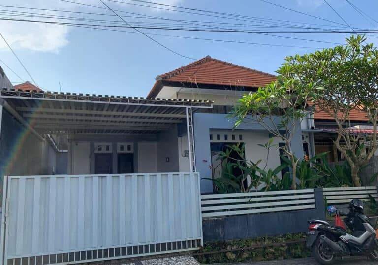 https://rentonesia-files.s3.ap-southeast-1.amazonaws.com/tinggal-production/attachment/202411/04-9beepg--hanbrighton-jual-rumah-murah-2-kt-nuansa-ring-utama-jimbaran-1-768x538.jpg