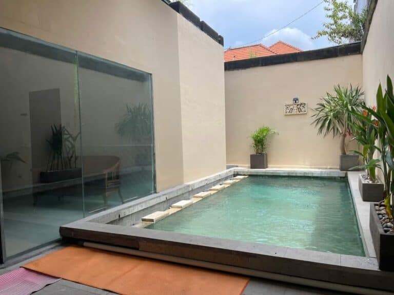 https://rentonesia-files.s3.ap-southeast-1.amazonaws.com/tinggal-production/attachment/202411/04-ckgx7c--hanbrighton-jual-rumah-murah-2-kt-nuansa-ring-utama-jimbaran-4-768x576.jpg