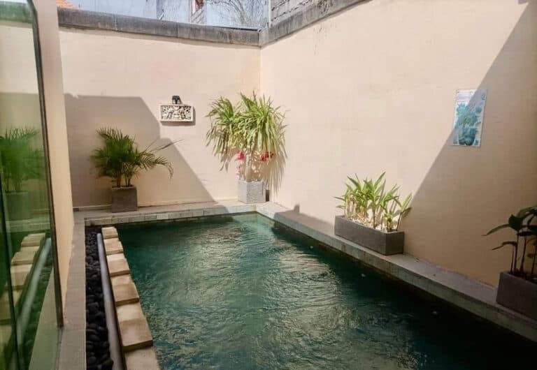 https://rentonesia-files.s3.ap-southeast-1.amazonaws.com/tinggal-production/attachment/202411/04-romzts--hanbrighton-jual-rumah-murah-2-kt-nuansa-ring-utama-jimbaran-6-768x530.jpg