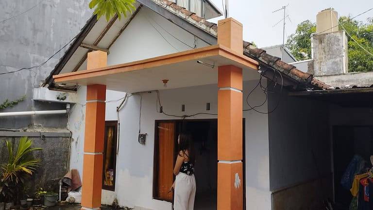 https://rentonesia-files.s3.ap-southeast-1.amazonaws.com/tinggal-production/attachment/202411/05-hfcppq--hanlisting-jual-rumah-1-lt-2-kt-tukad-balian-sidakarya-2-768x432.jpg