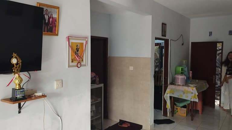 https://rentonesia-files.s3.ap-southeast-1.amazonaws.com/tinggal-production/attachment/202411/05-x0w61i--hanlisting-jual-rumah-1-lt-2-kt-tukad-balian-sidakarya-9-768x432.jpg