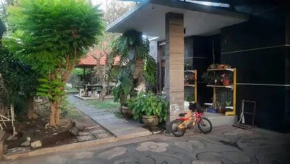 https://rentonesia-files.s3.ap-southeast-1.amazonaws.com/tinggal-production/attachment/202411/08-7aoc7s--hanlisting-jual-rumah-elit-nuansa-villa-sesetan-denpasar-4-420x237.jpg