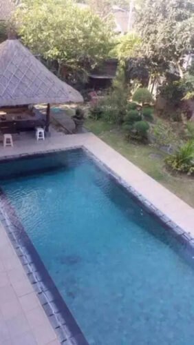 https://rentonesia-files.s3.ap-southeast-1.amazonaws.com/tinggal-production/attachment/202411/08-g0uq5i--hanlisting-jual-rumah-elit-nuansa-villa-sesetan-denpasar-3-282x500.jpg
