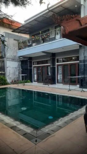 https://rentonesia-files.s3.ap-southeast-1.amazonaws.com/tinggal-production/attachment/202411/08-y3evhx--hanlisting-jual-rumah-elit-nuansa-villa-sesetan-denpasar-2-282x500.jpg