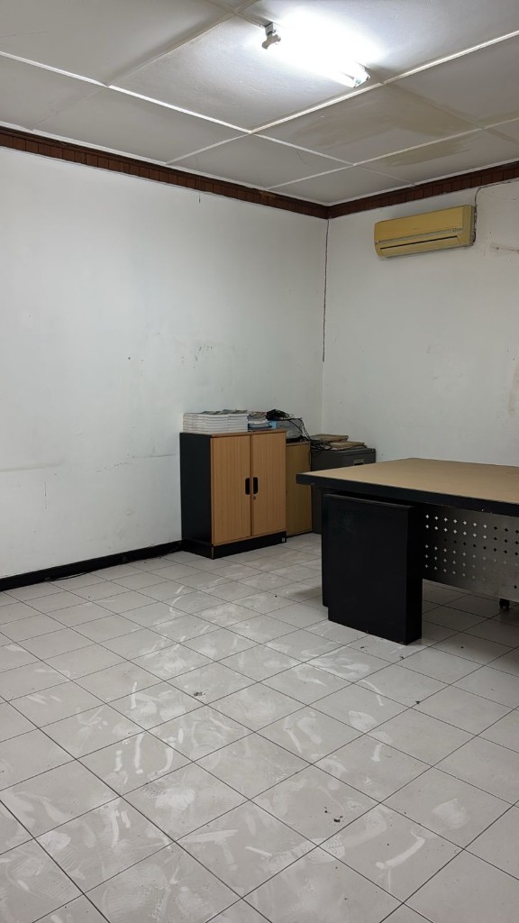 https://rentonesia-files.s3.ap-southeast-1.amazonaws.com/tinggal-production/attachment/202510/03-bdin87--WhatsApp_Image_2025-10-02_at_17_19_32_1_.jpeg