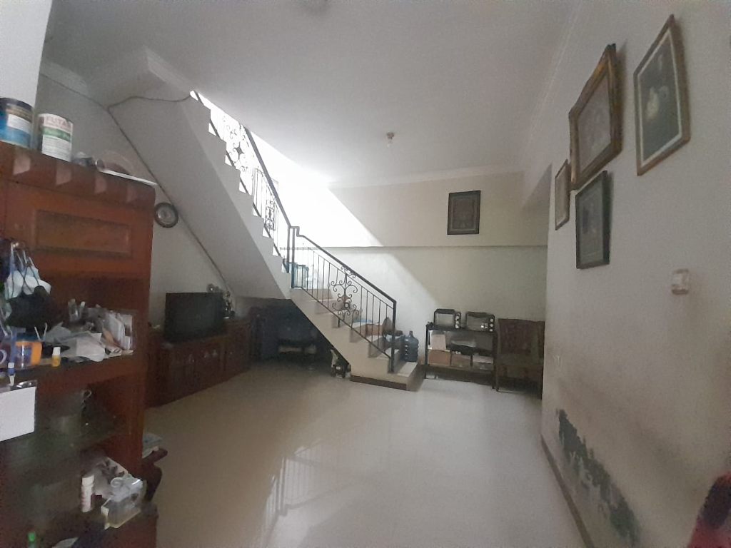 https://rentonesia-files.s3.ap-southeast-1.amazonaws.com/tinggal-production/attachment/202511/26-72grxq--WhatsApp_Image_2025-05-31_at_12_01_04_2_.jpeg