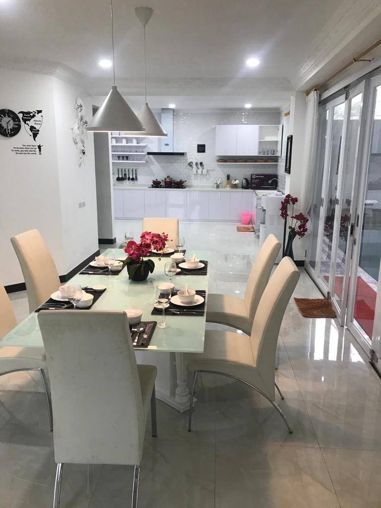 https://rentonesia-files.s3.ap-southeast-1.amazonaws.com/tinggal-production/attachment/202512/06-jaac8j--WhatsApp_Image_2025-12-04_at_09_33_04_f4e9f7a5.jpg