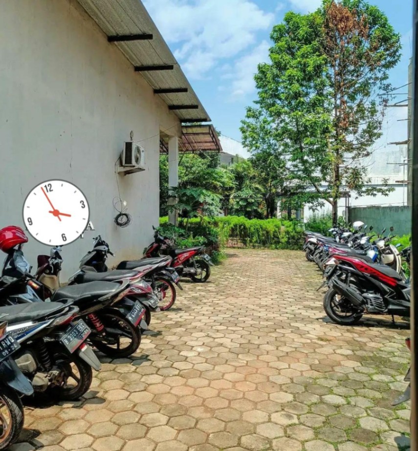 https://rentonesia-files.s3.ap-southeast-1.amazonaws.com/tinggal-production/attachment/202512/15-2y520q--WhatsApp_Image_2025-12-12_at_11_31_20_849d3aec.jpg