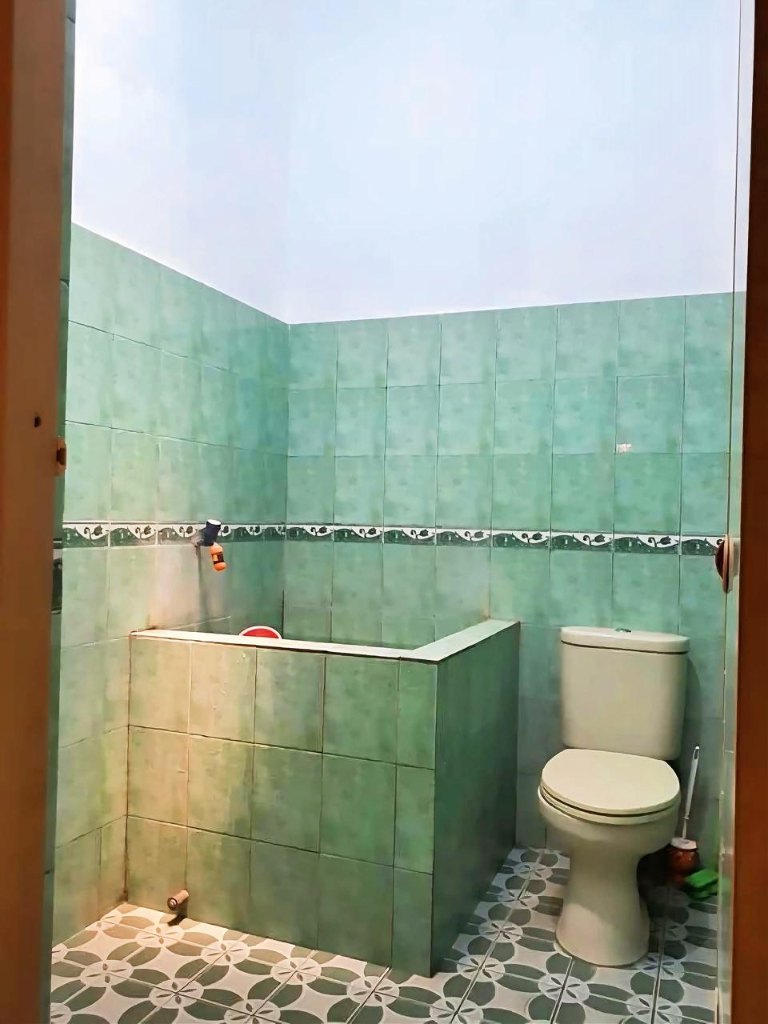 https://rentonesia-files.s3.ap-southeast-1.amazonaws.com/tinggal-production/attachment/202512/22-cq9lir--WhatsApp_Image_2025-12-19_at_16_18_09.jpeg