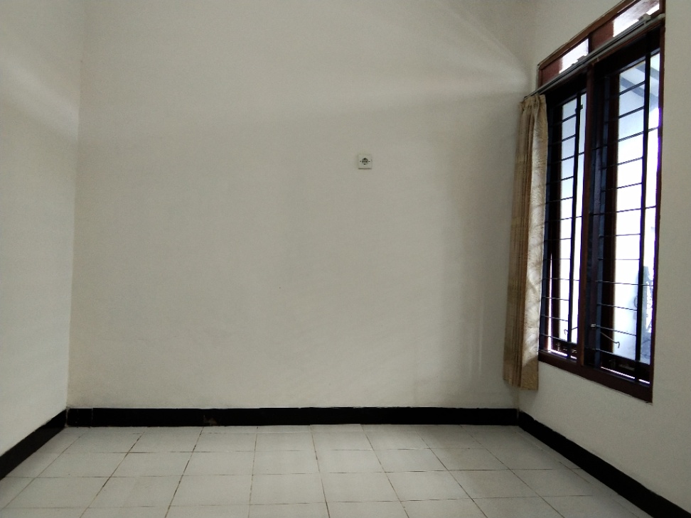 https://rentonesia-files.s3.ap-southeast-1.amazonaws.com/tinggal-production/attachment/202602/21-gp9kdz--Kamar_Tidur_Depan.jpg