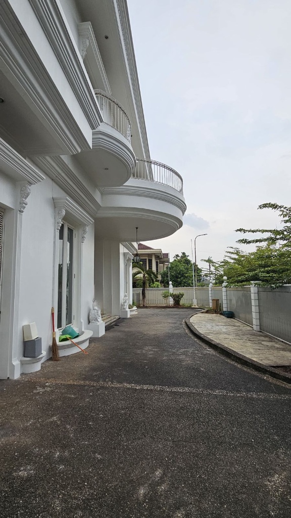 https://rentonesia-files.s3.ap-southeast-1.amazonaws.com/tinggal-production/attachment/202603/16-uim8vv--WhatsApp_Image_2026-03-16_at_09_52_06_3_.jpeg