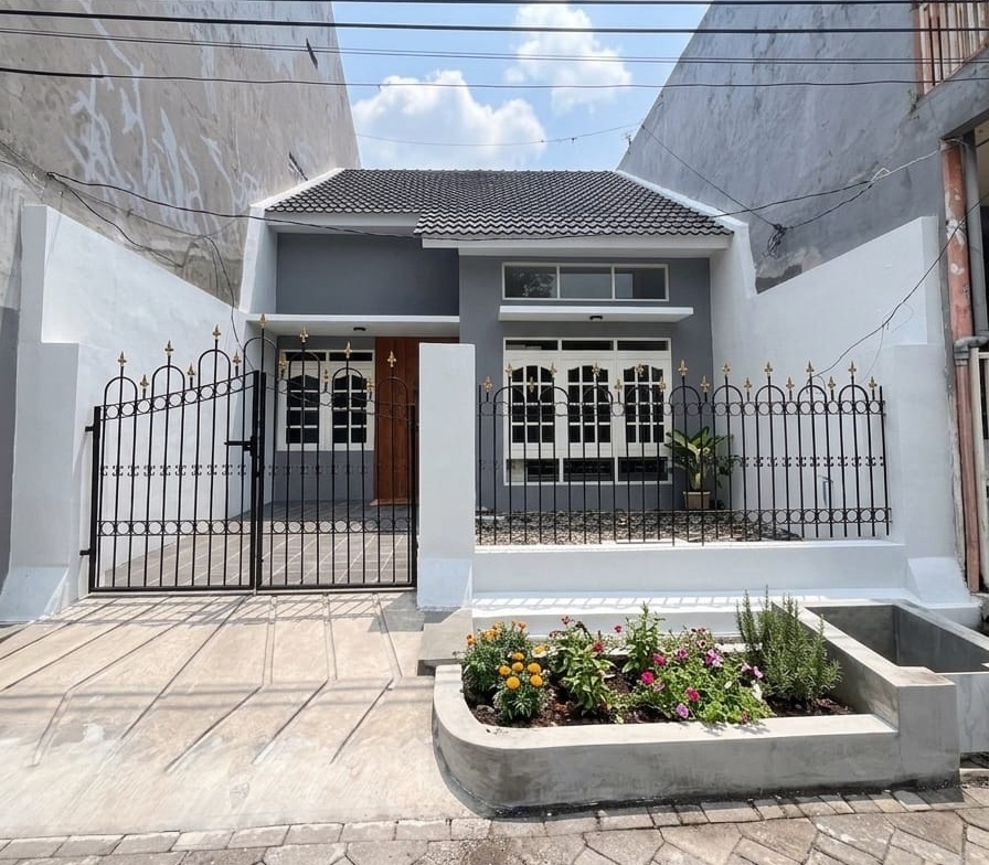 https://rentonesia-files.s3.ap-southeast-1.amazonaws.com/tinggal-production/attachment/202607/07-ljh4de--rumah_dijual_kutisari_indah_depan.jpg